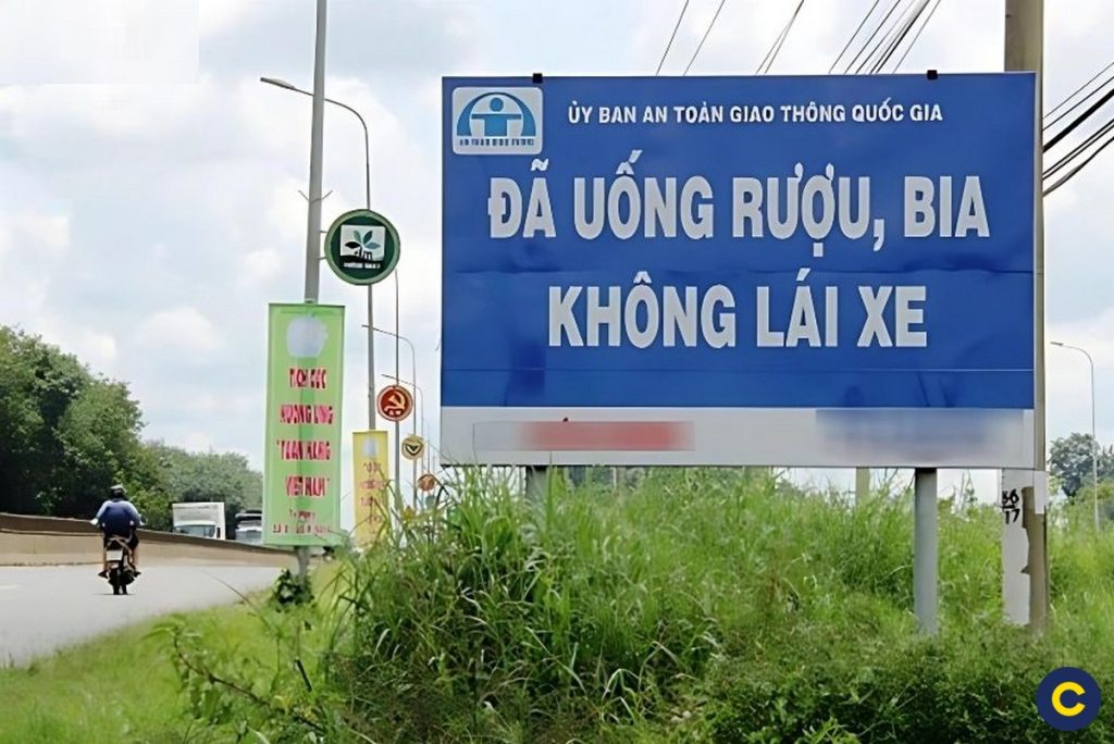 Văn minh giao thông không nằm ở khẩu hiệu: