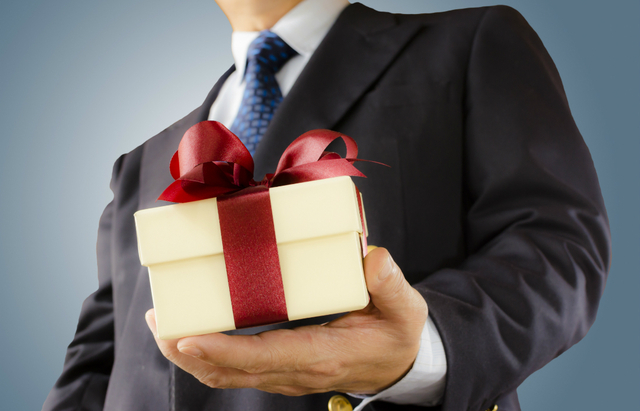 qua tang doanh nghiep